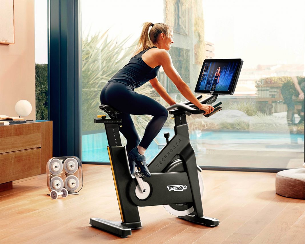 Умный тренажер. Technogym тренажеры велотренажеры. Technogym Bike excite+ 700. Орбитрек Техноджим. Technogym Cycle.